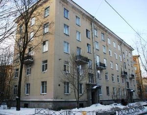 дом с балконом