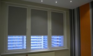 Монтаж рулонной шторы